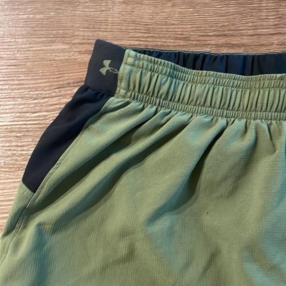 Under Armour elastic short with liner - Picture 3 of 6
